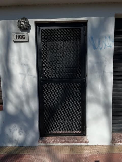 Herrería de obra: portones y rejas de hierro a medida en La Plata